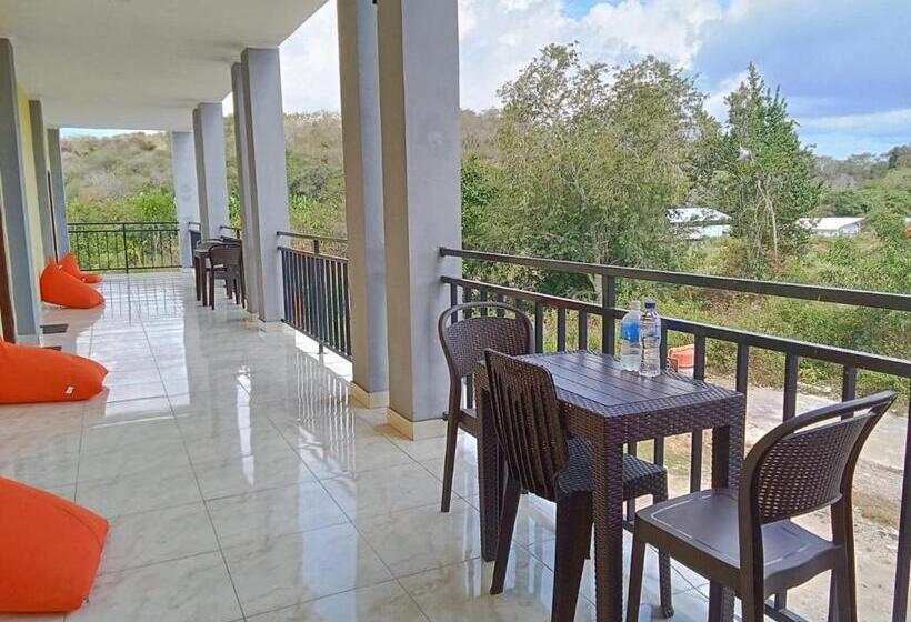 Отель Fx72 Labuan Bajo