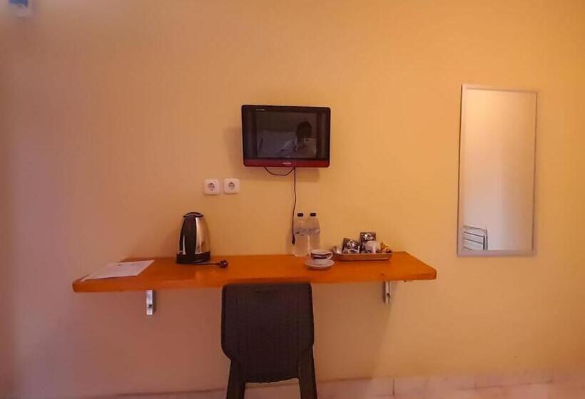 Отель Fx72 Labuan Bajo