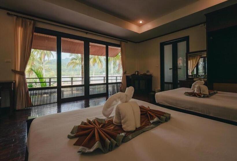 בית מלון כפרי Kooncharaburi Resort   Koh Chang