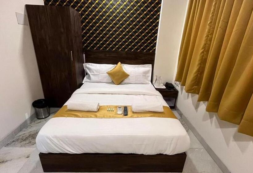 בית מלון כפרי Plaza Rooms   Prabhadevi Dadar