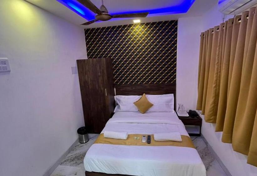 בית מלון כפרי Plaza Rooms   Prabhadevi Dadar