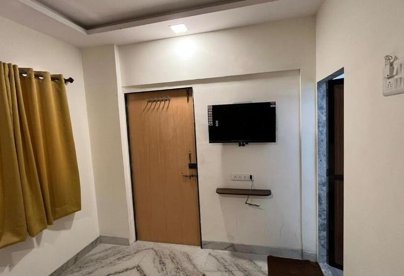 בית מלון כפרי Plaza Rooms   Prabhadevi Dadar