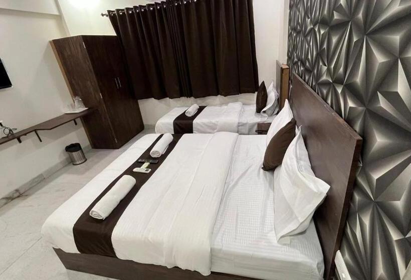 בית מלון כפרי Plaza Rooms   Prabhadevi Dadar