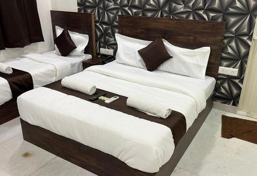 בית מלון כפרי Plaza Rooms   Prabhadevi Dadar