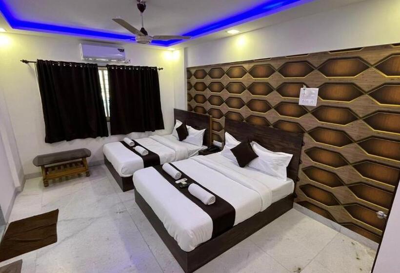 בית מלון כפרי Plaza Rooms   Prabhadevi Dadar