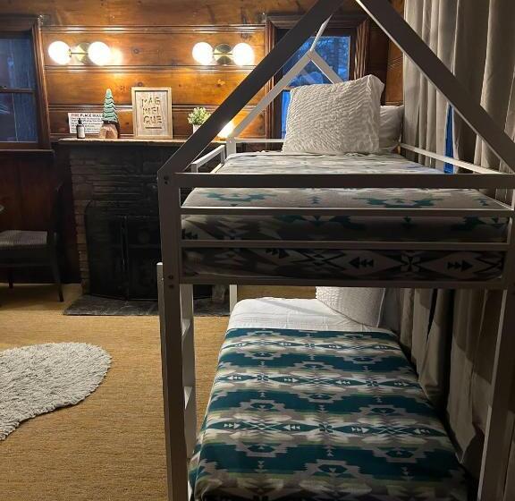 ホテル Three Pines Cabins