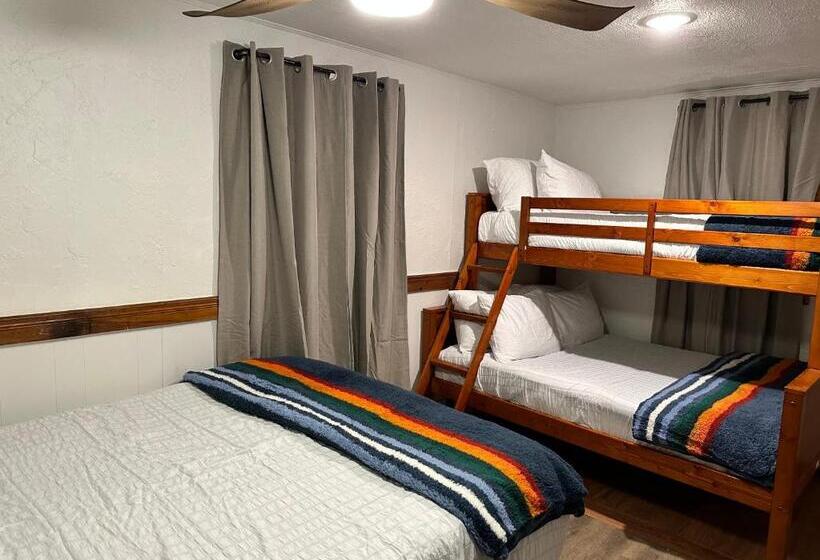 ホテル Three Pines Cabins