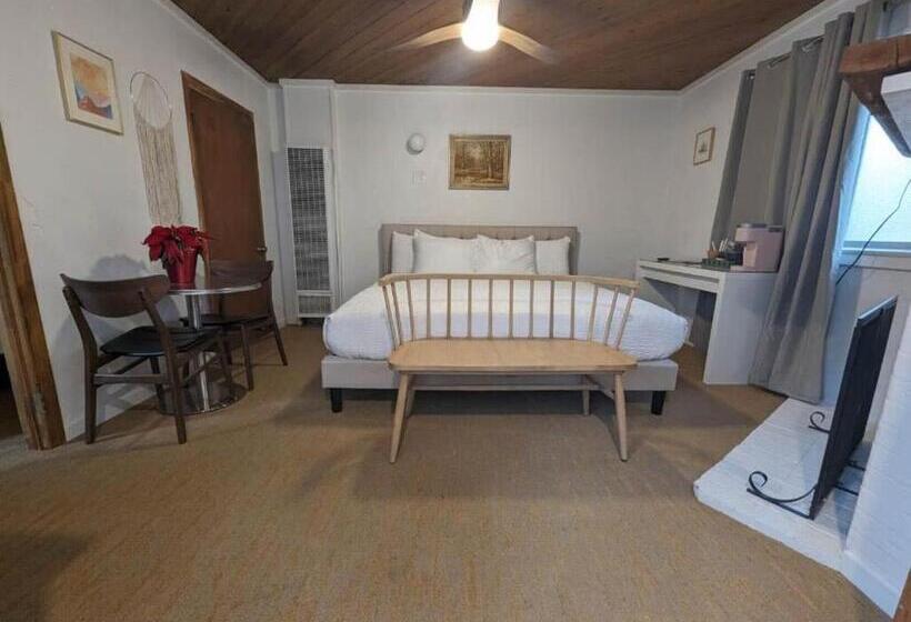 ホテル Three Pines Cabins