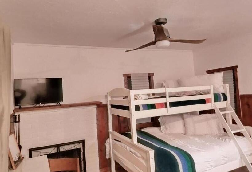 ホテル Three Pines Cabins