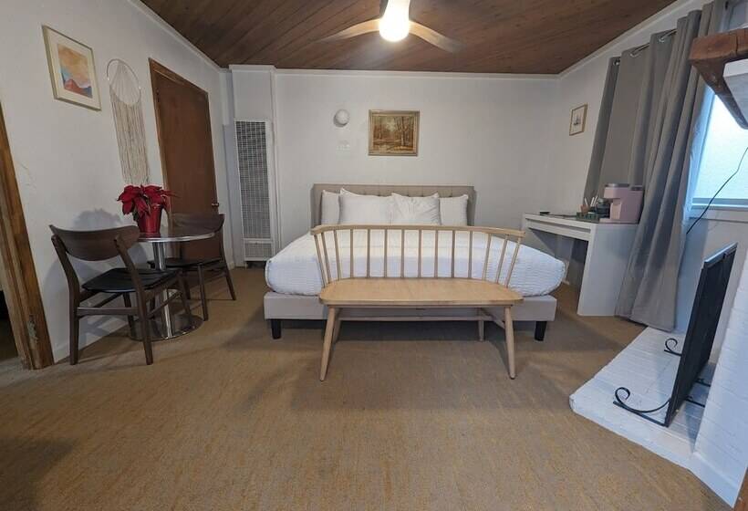 ホテル Three Pines Cabins