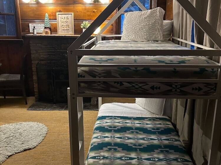 ホテル Three Pines Cabins