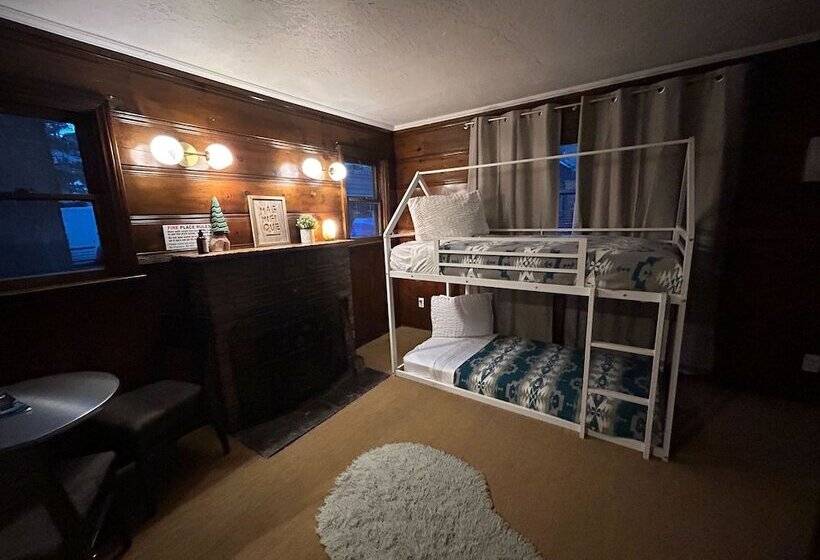 ホテル Three Pines Cabins