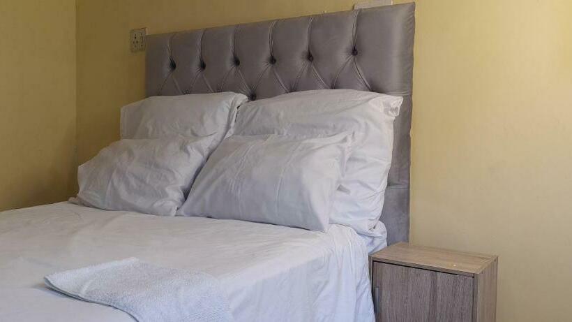 بنسيون Ojong S Court Kraaifontein