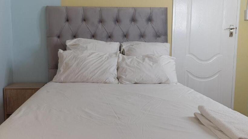 بنسيون Ojong S Court Kraaifontein