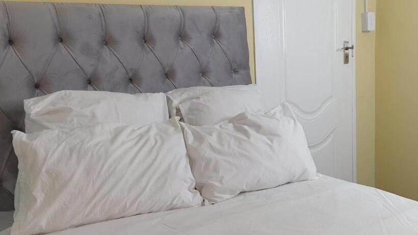 بنسيون Ojong S Court Kraaifontein