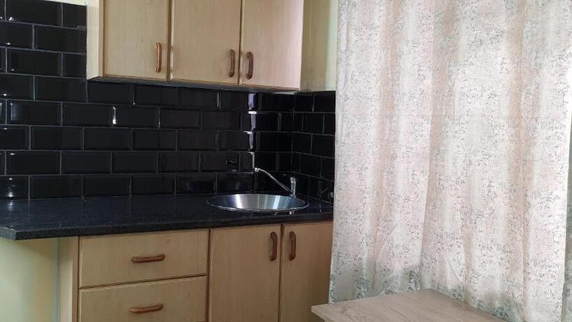 بنسيون Ojong S Court Kraaifontein