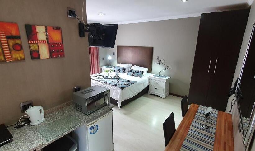 بنسيون Siesta Guest House