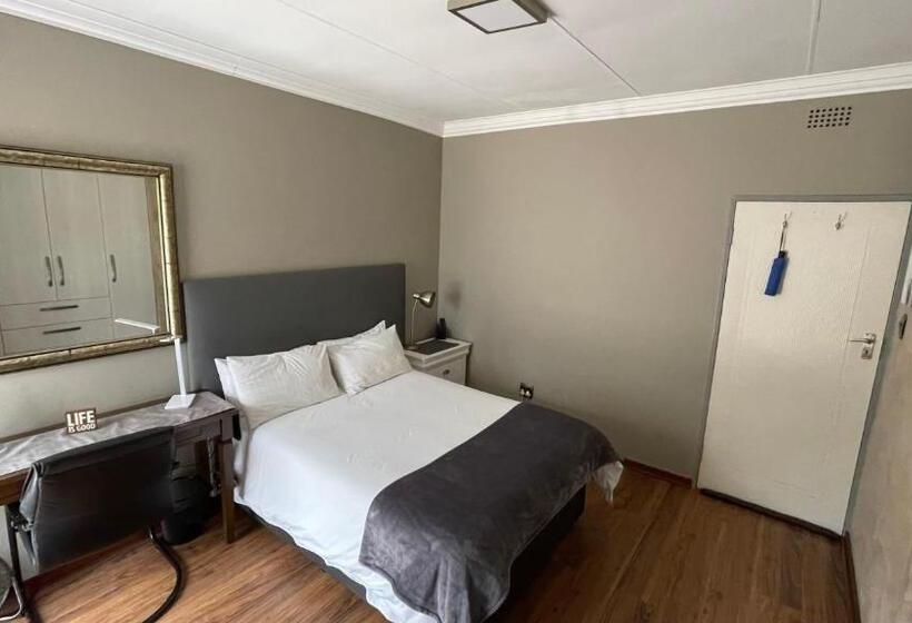 פנסיון Siesta Guest House