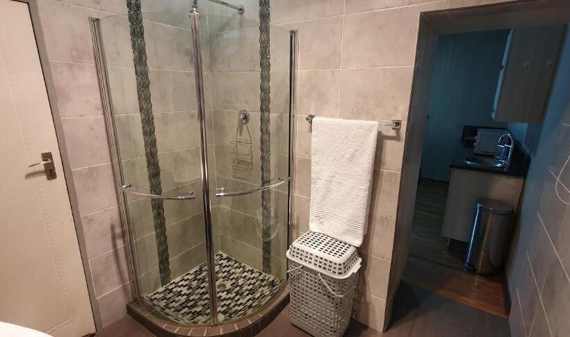 פנסיון Siesta Guest House