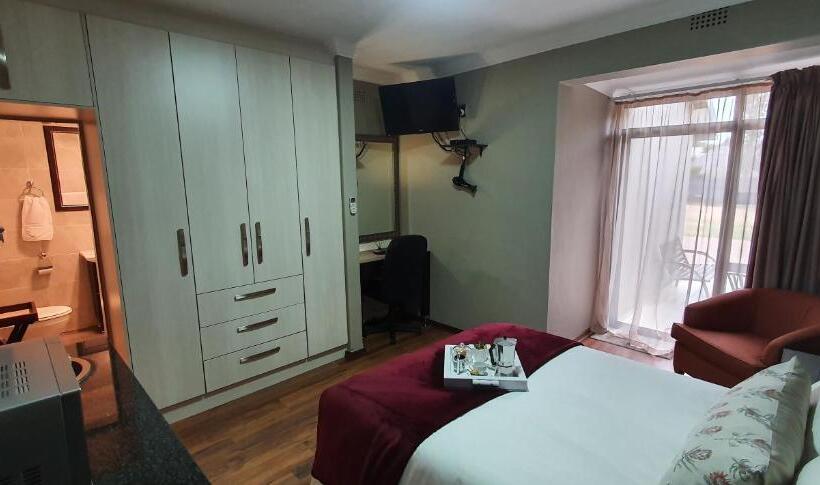 بنسيون Siesta Guest House