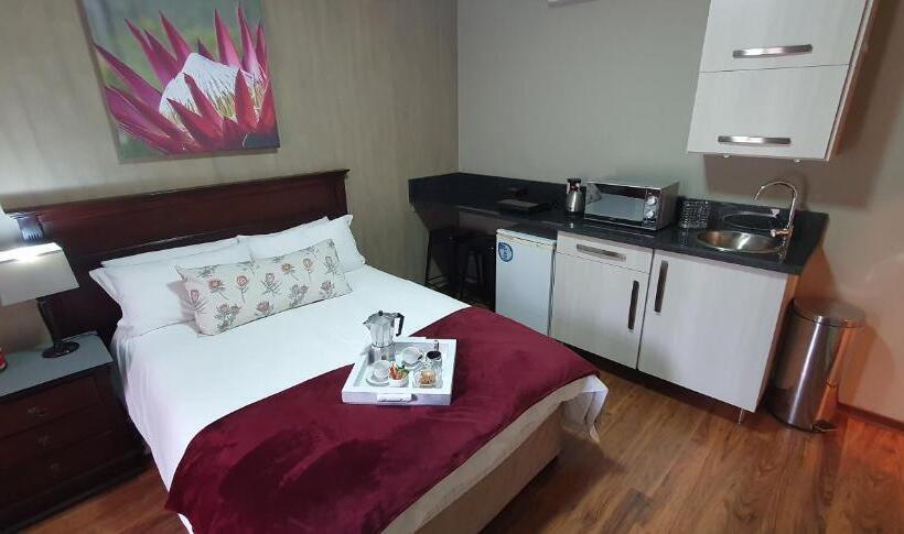 بنسيون Siesta Guest House