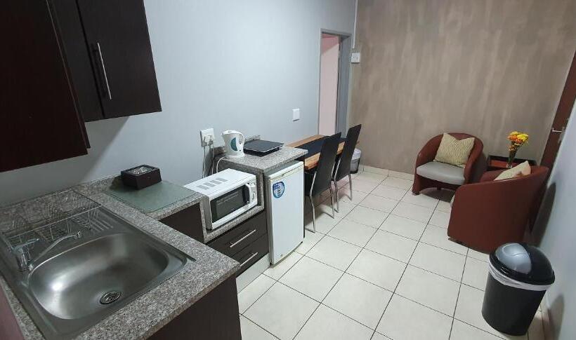 بنسيون Siesta Guest House