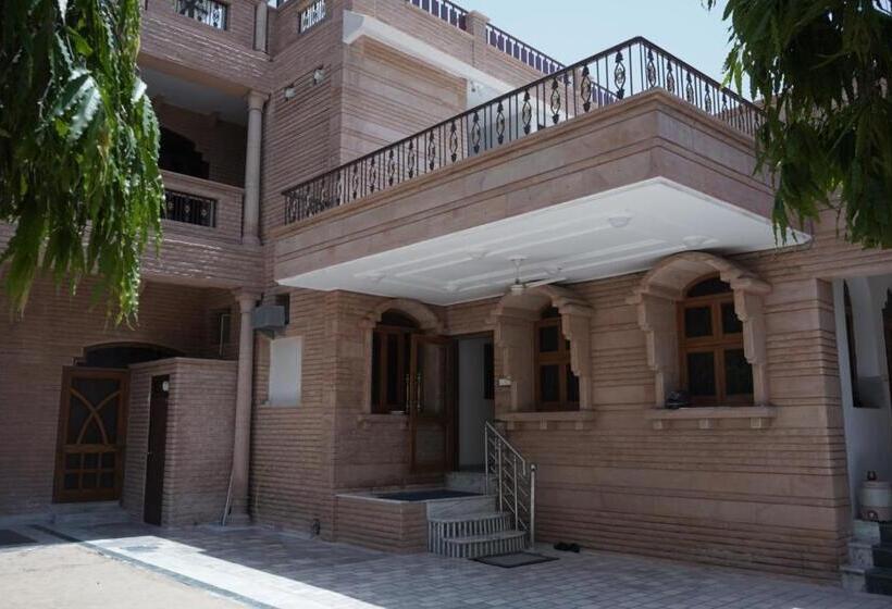 Пансион The Orchard House A Boutique