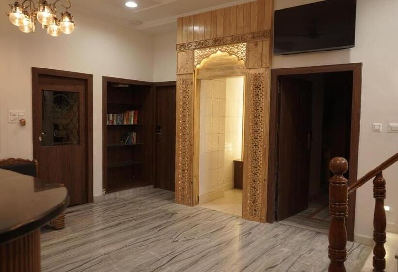 Пансион The Orchard House A Boutique