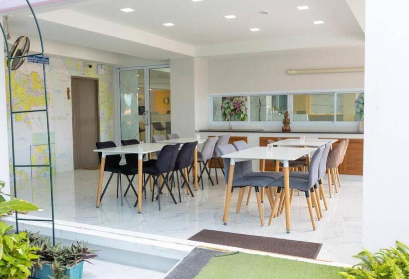 호스텔 Sananwan Hometel