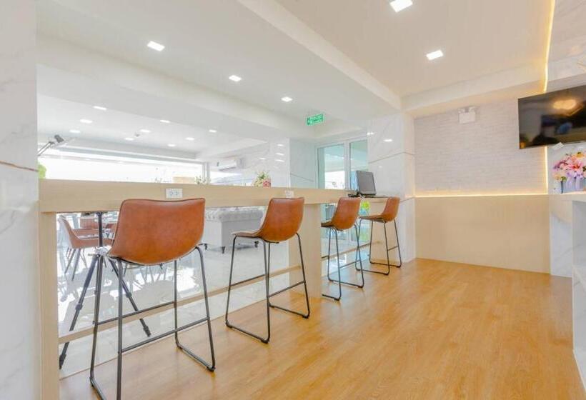 호스텔 Sananwan Hometel