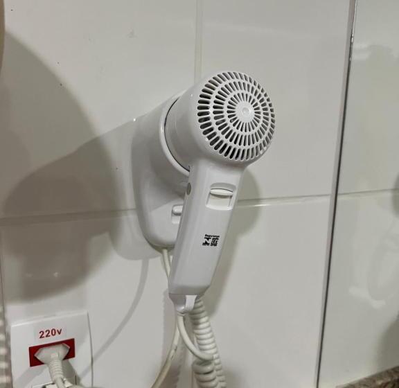 Apartamento No Tropical Executive Hotel Com Varanda, 1 Cama De Casal E 2 Camas De Solteiro