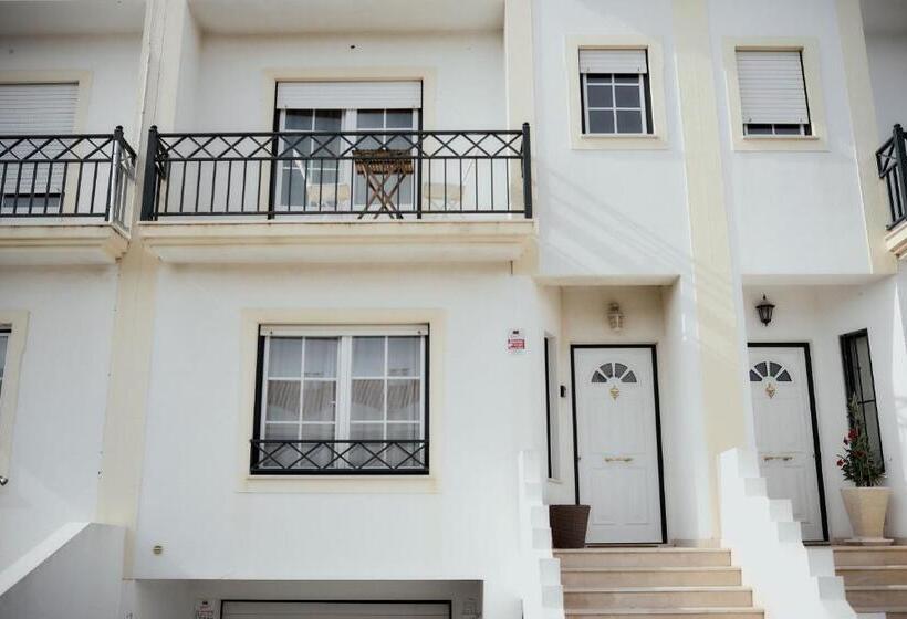 تختخواب و صبحانه Baleal Gliding Villa