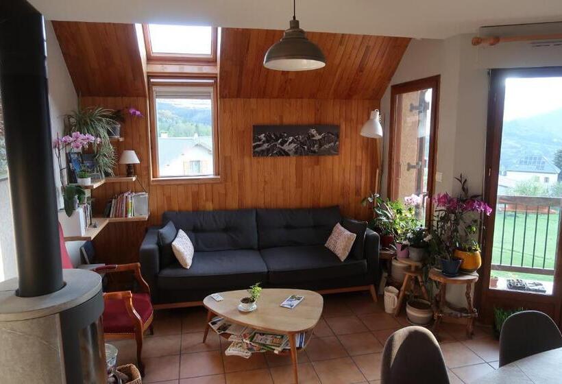 مبيت وإفطار Chez Cat Et Christophe , Chambre Calme Et Lumineuse Chez L Habitant Avec Vue