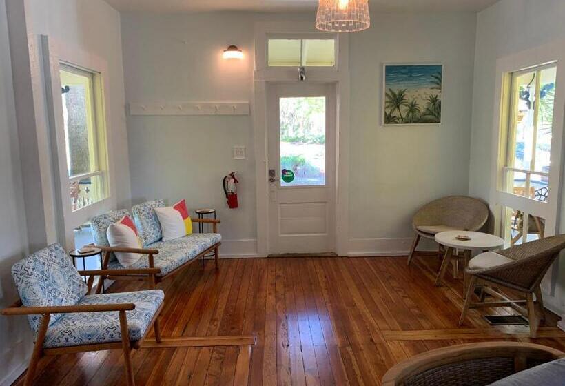 مبيت وإفطار Depot Village