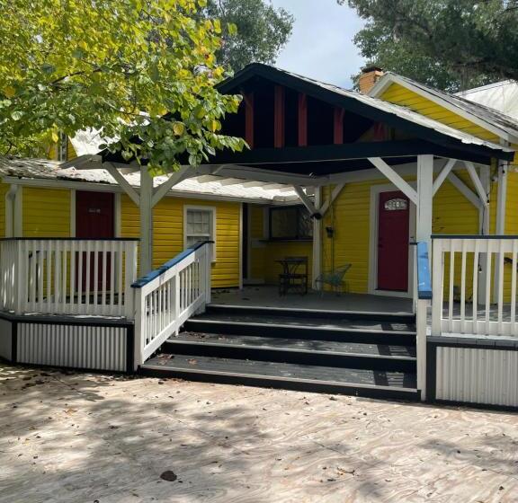 مبيت وإفطار Depot Village