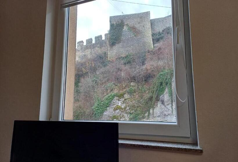 تختخواب و صبحانه Rose Apartmans