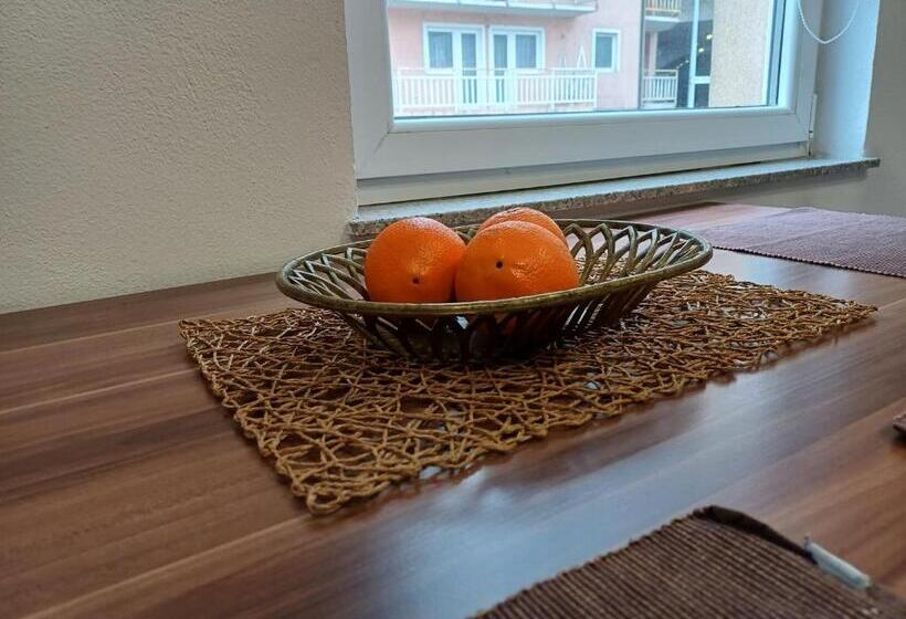 تختخواب و صبحانه Rose Apartmans