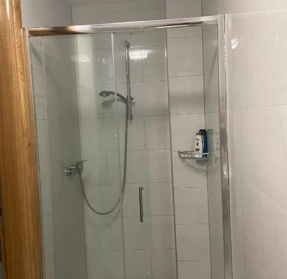 تختخواب و صبحانه Rose Apartmans