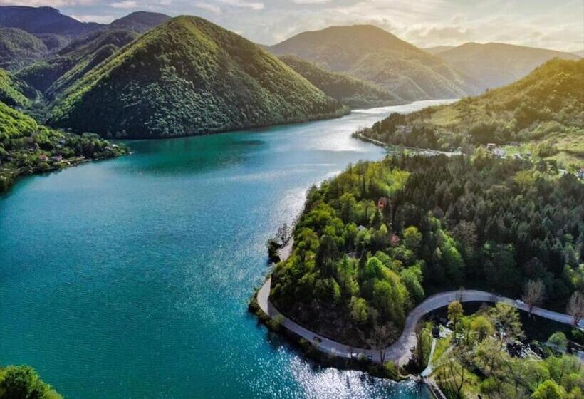 تختخواب و صبحانه Rose Apartmans