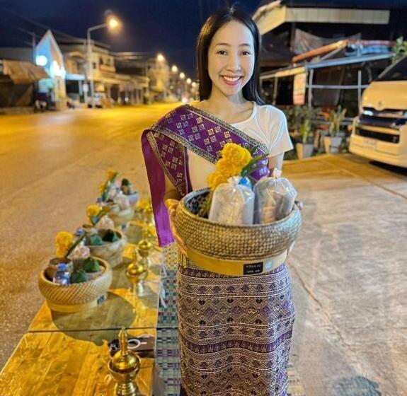 Hotel โรงแรมพณิชาวิลล์