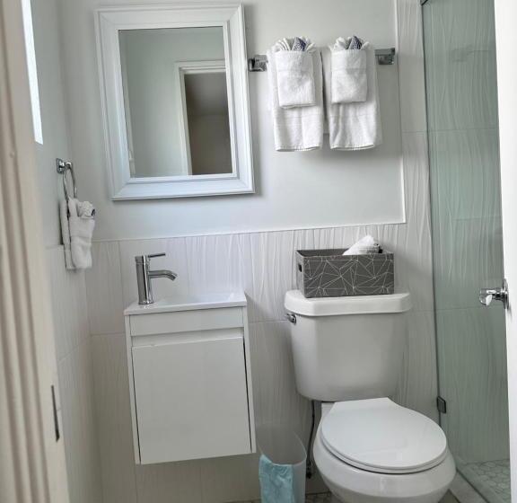 فندق Ebbtide Inn