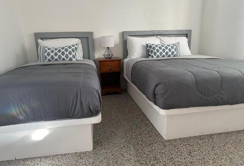 فندق Ebbtide Inn