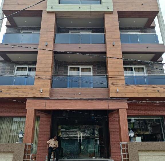 Kuber Palace ! Puri Near Sea Beach And Temple Fully Air Conditioned Hotel With Lift And Parking Faci