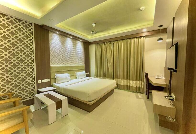 Kuber Palace ! Puri Near Sea Beach And Temple Fully Air Conditioned Hotel With Lift And Parking Faci