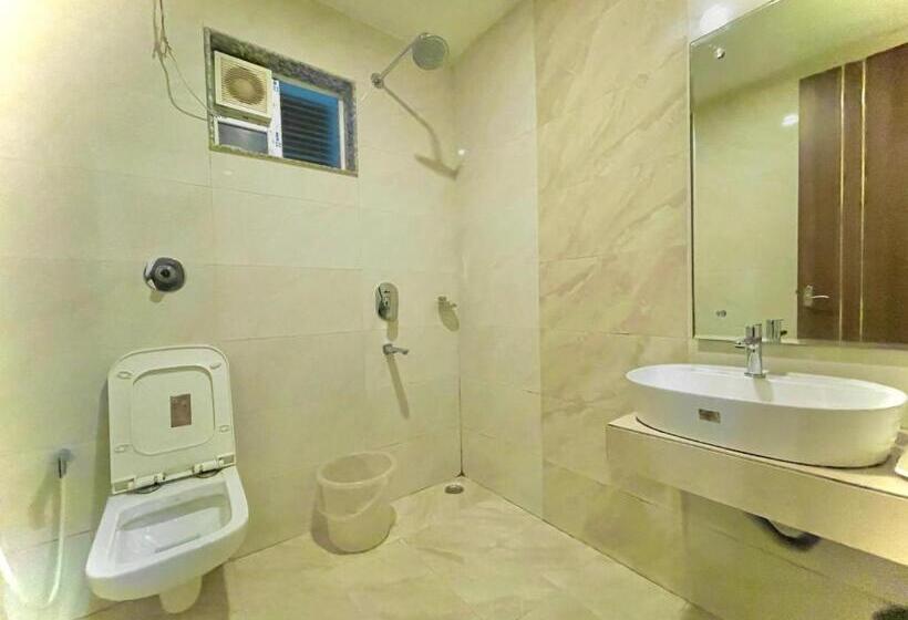 Kuber Palace ! Puri Near Sea Beach And Temple Fully Air Conditioned Hotel With Lift And Parking Faci