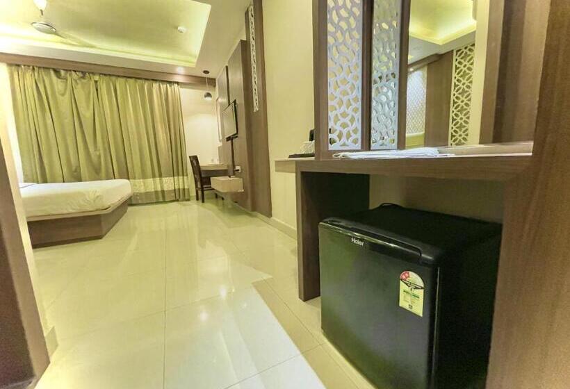 Kuber Palace ! Puri Near Sea Beach And Temple Fully Air Conditioned Hotel With Lift And Parking Faci