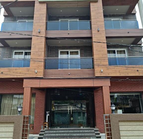 Kuber Palace ! Puri Near Sea Beach And Temple Fully Air Conditioned Hotel With Lift And Parking Faci