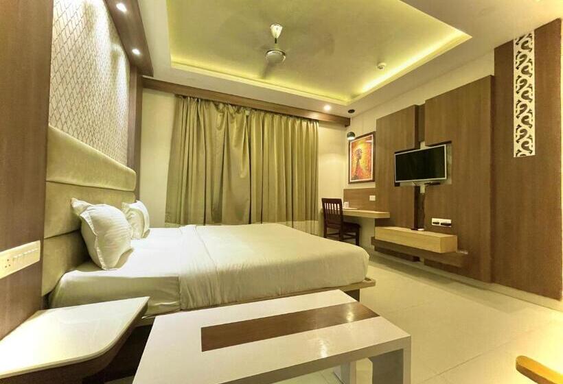 Kuber Palace ! Puri Near Sea Beach And Temple Fully Air Conditioned Hotel With Lift And Parking Faci