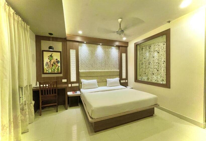 Kuber Palace ! Puri Near Sea Beach And Temple Fully Air Conditioned Hotel With Lift And Parking Faci