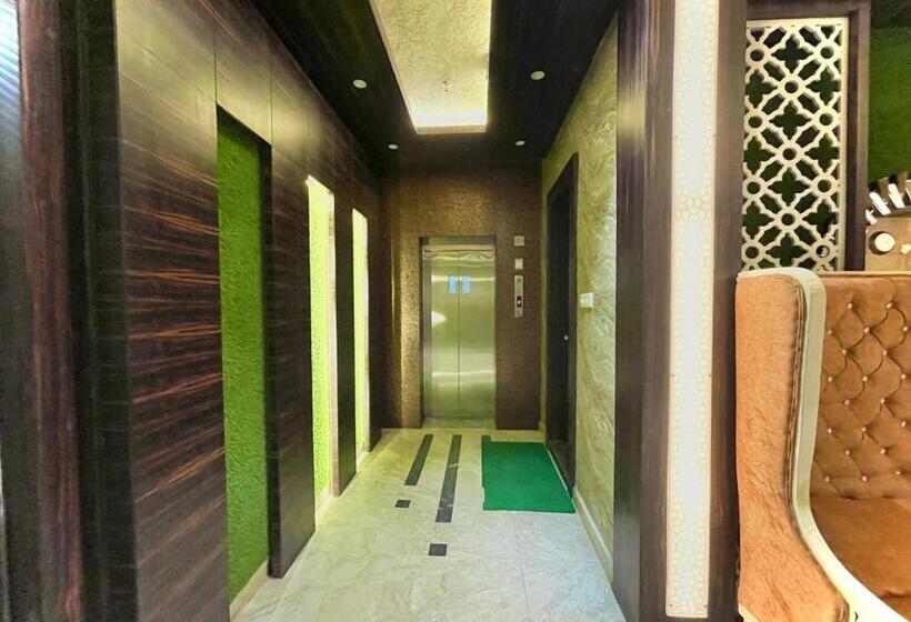 Kuber Palace ! Puri Near Sea Beach And Temple Fully Air Conditioned Hotel With Lift And Parking Faci